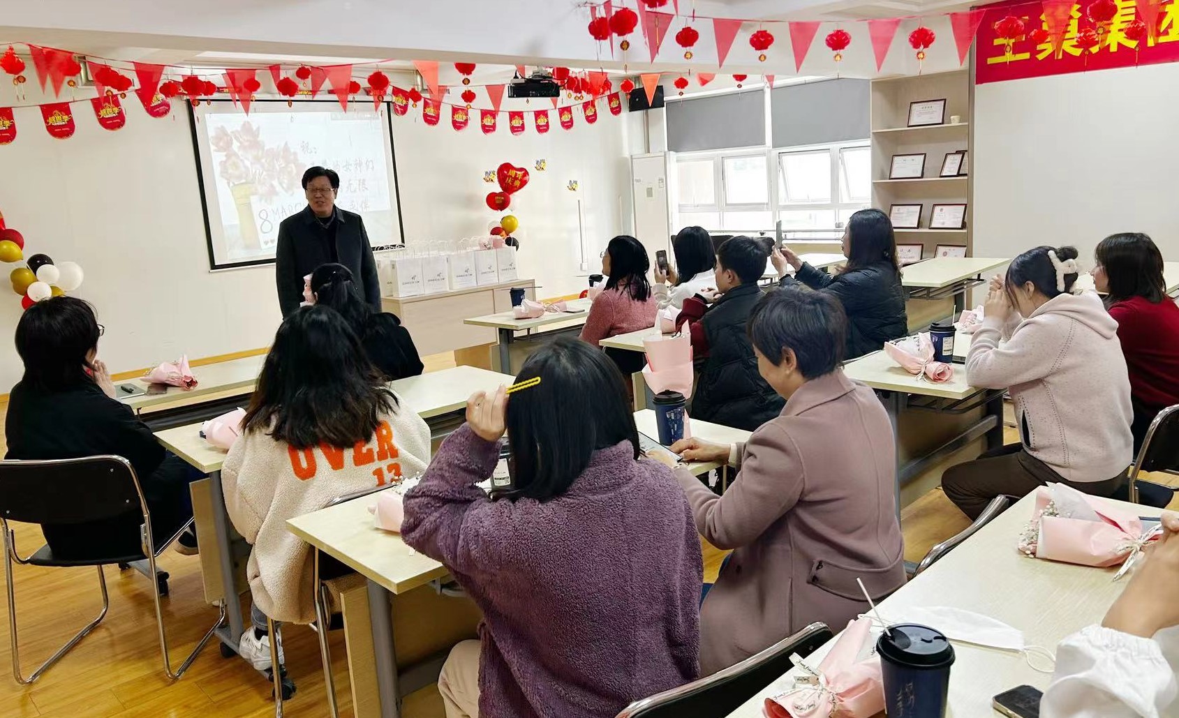 公司j舉辦紀念三八國際勞動婦女節(jié)活動